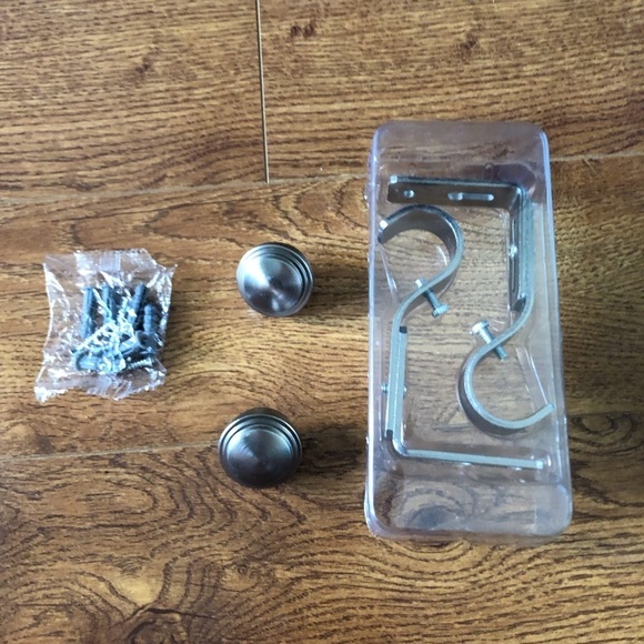 Set of two curtain rod extenders with hardware - Picture 2 of 5